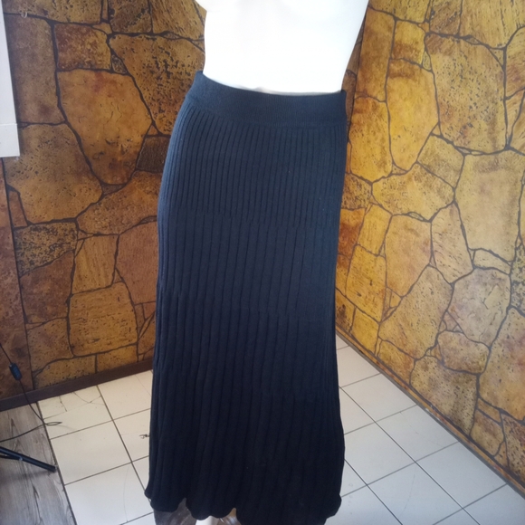 Simons Elegant Black Pleated Maxi Skirt - Picture 1 of 3